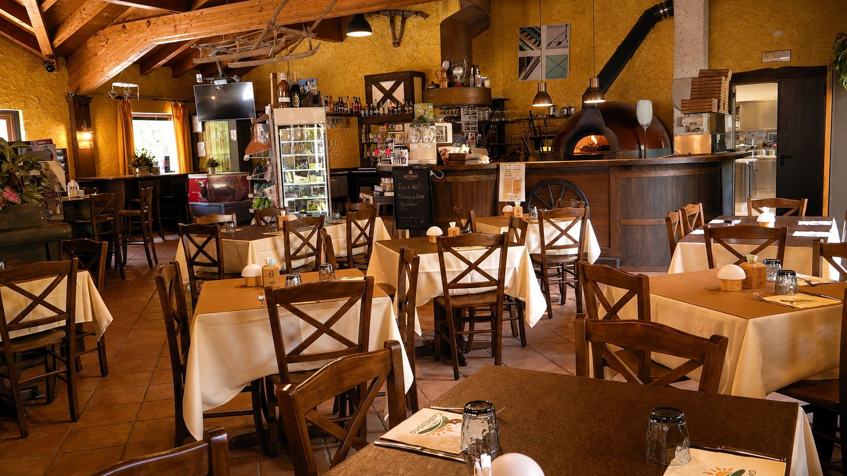 Restaurant and pizzeria dining room